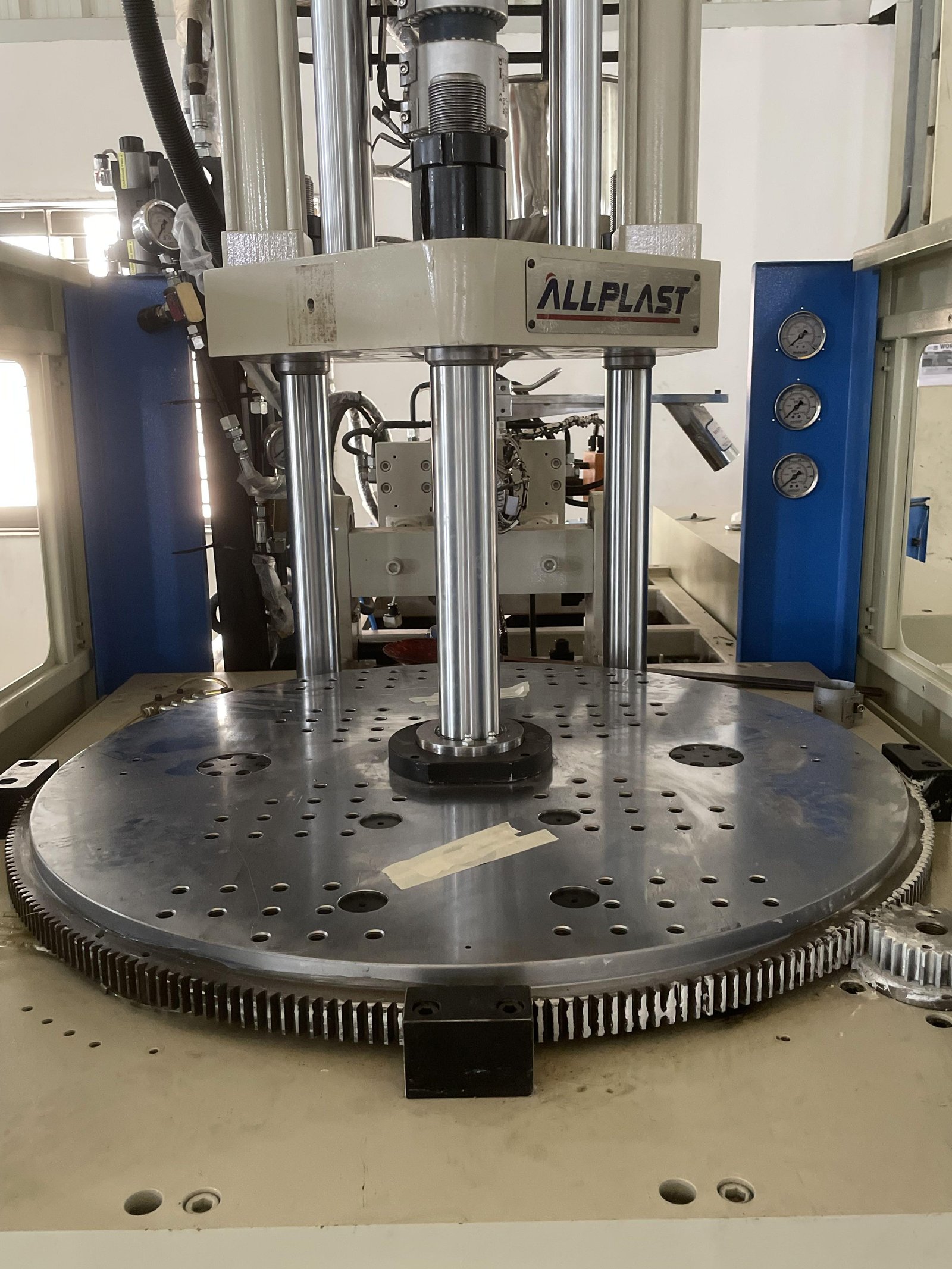 CENTER TURRET ROTARY SYSTEM